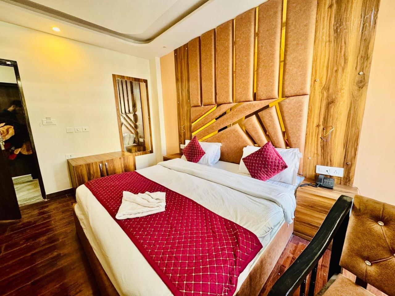 Royal Majestic View Point Lodge Manāli Eksteriør bilde